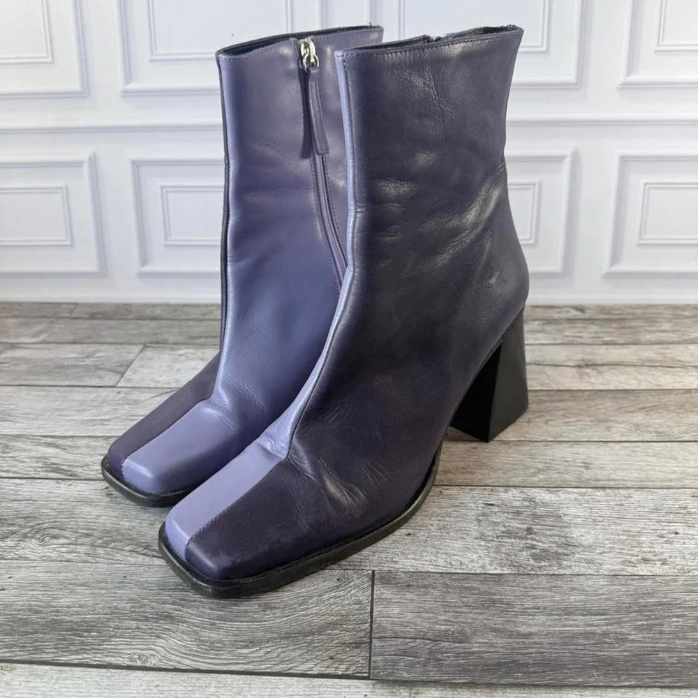 L.C.G. AIOHAS Ankle Boots in Purple with two-tone color-blocked